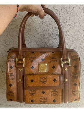 {VGUC} MCM monogram hand bag